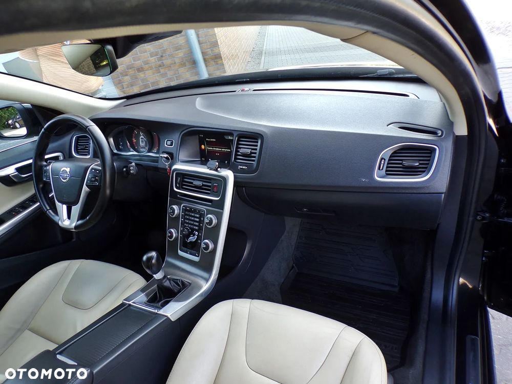 Volvo V60 D3 Summum - 16