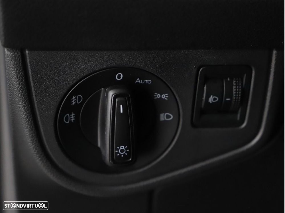 VW Taigo 1.0 TSI R-Line DSG - 28