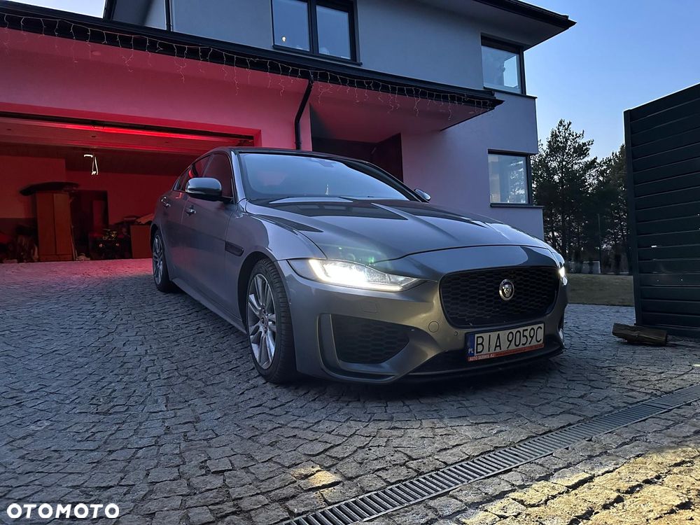 Jaguar XE 2.0 P250 R-Dynamic Black - 35
