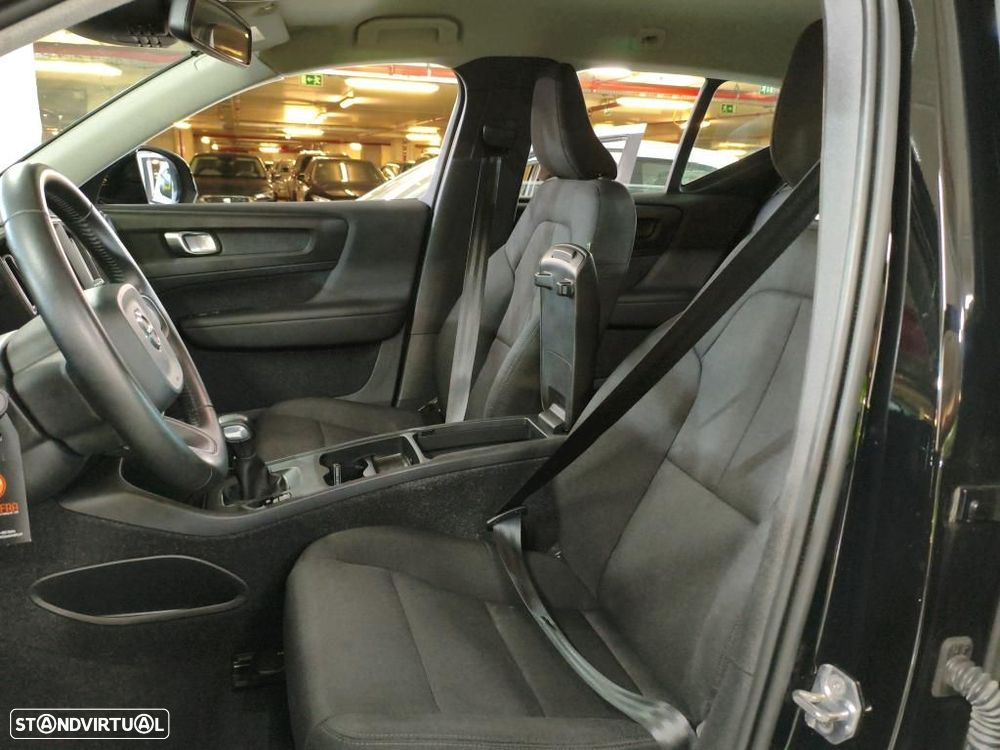 Volvo XC 40 2.0 D3 - 7