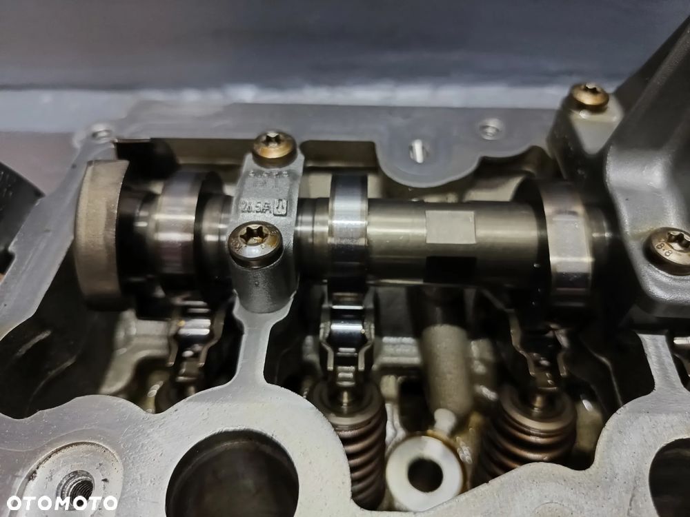 BMW MINI B38A15A 1.5T Głowica silnika 8638087 - 7