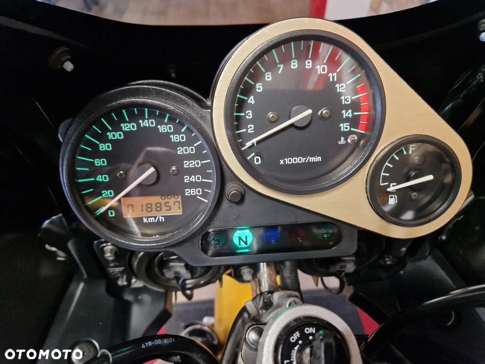 Yamaha FZS - 5