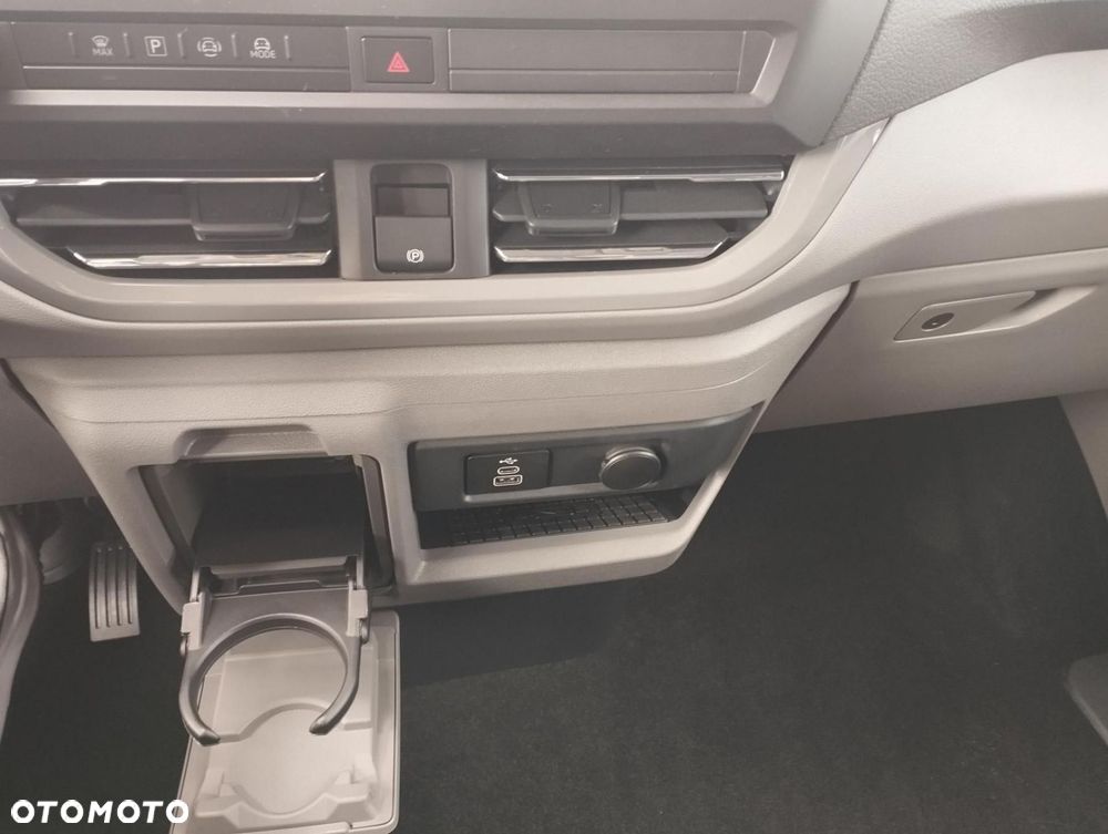Volkswagen Caravelle - 11