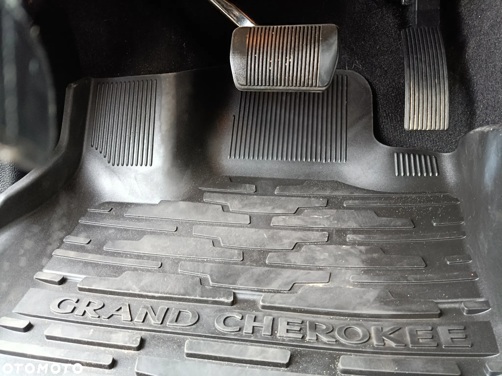 Jeep Grand Cherokee - 34