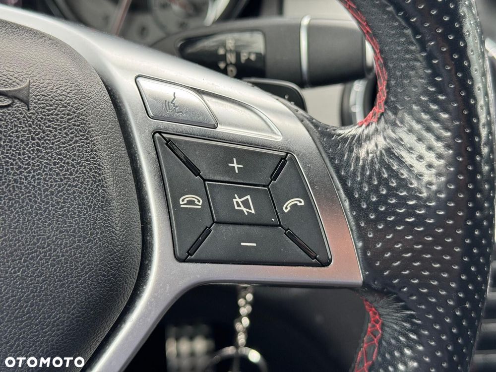 Mercedes-Benz CLA 200 7G-DCT AMG Line - 27