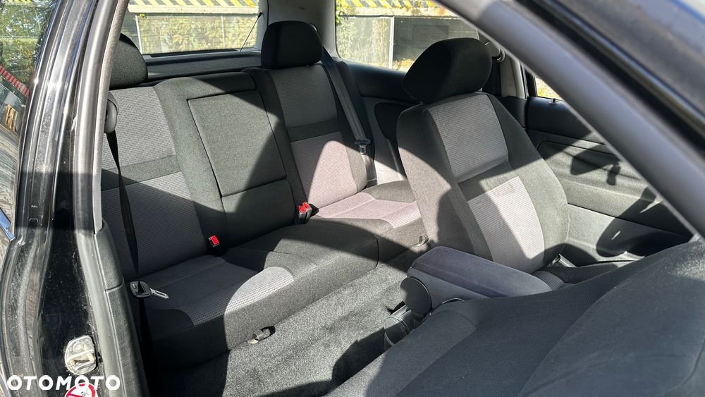 Volkswagen Golf - 32