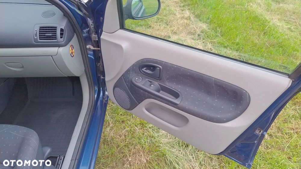 Renault Clio 1.2 16V Emotion - 23