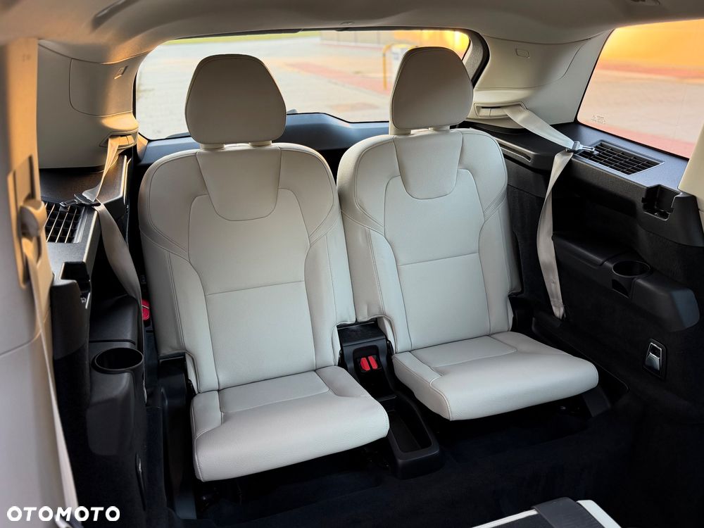 Volvo XC 90 D5 AWD Momentum 7os - 27