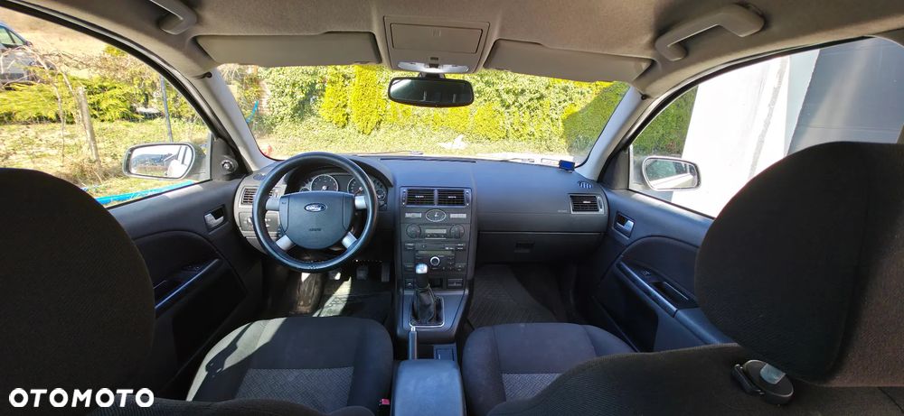 Ford Mondeo 1.8 Ambiente - 28