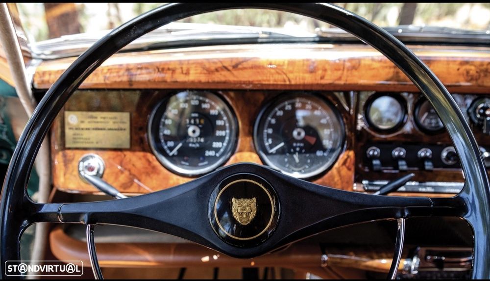Jaguar MK II - 17