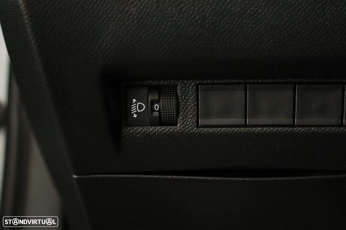 Peugeot 2008 1.2 PureTech Allure - 21