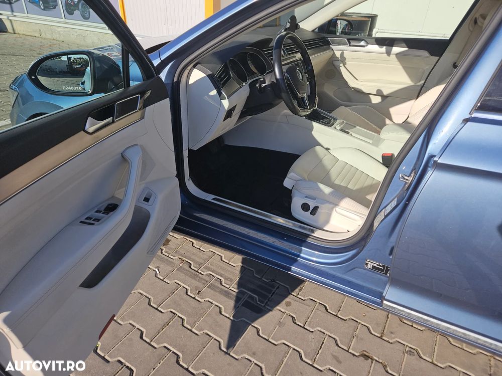 Volkswagen Passat 2.0 TDI DSG Highline - 11