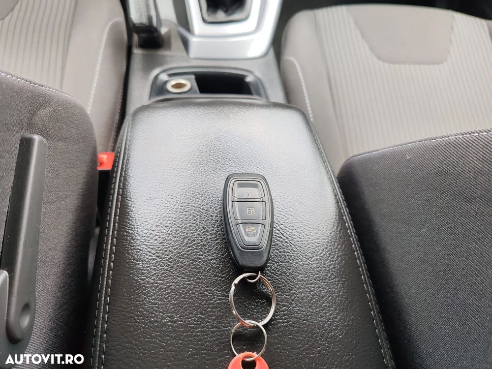 Ford Focus - 8