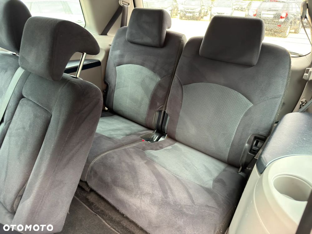 Mitsubishi Grandis 2.4 Motion - 24