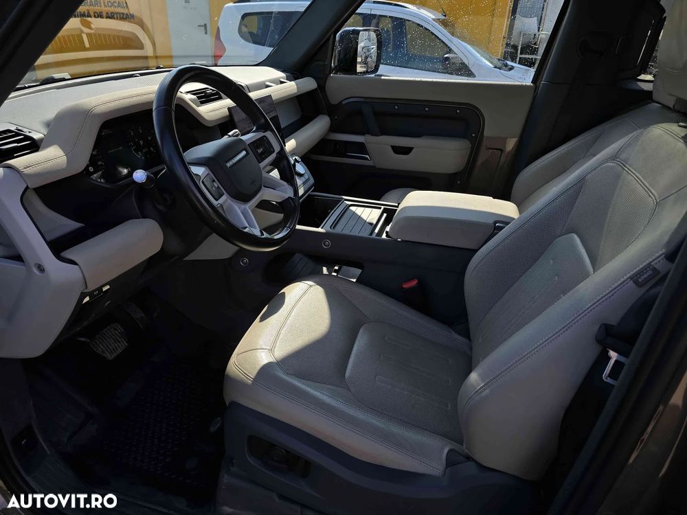 Land Rover Defender - 9