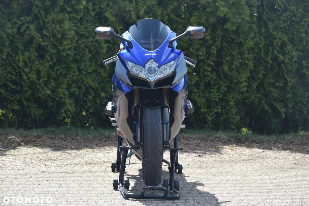 Suzuki GSX-R - 6