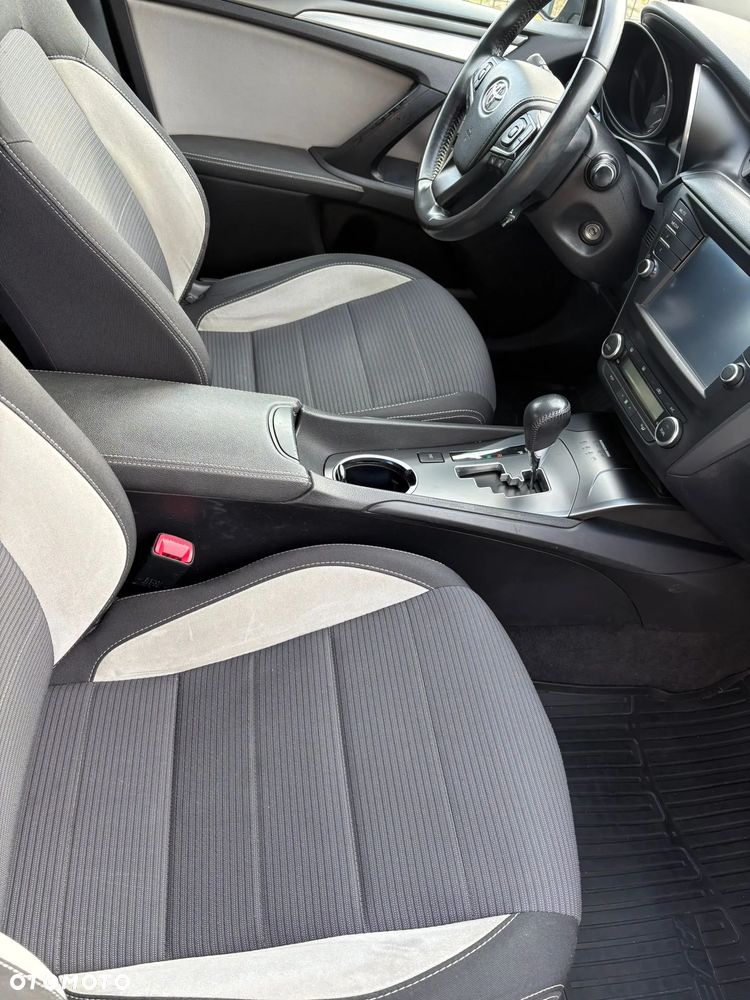 Toyota Avensis 2.0 Premium MS - 19