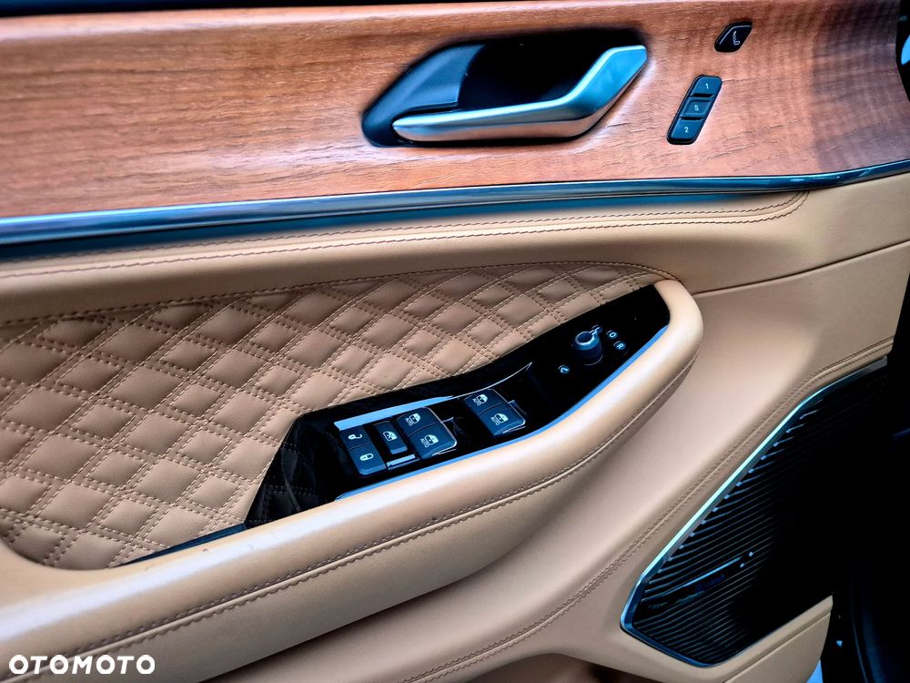 Jeep Grand Cherokee - 15