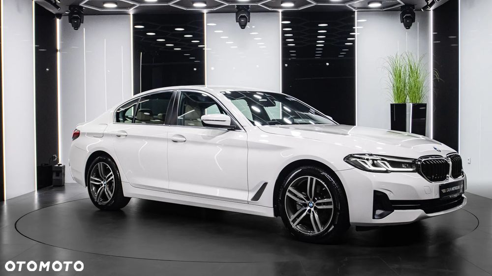BMW Seria 5 520i mHEV - 9