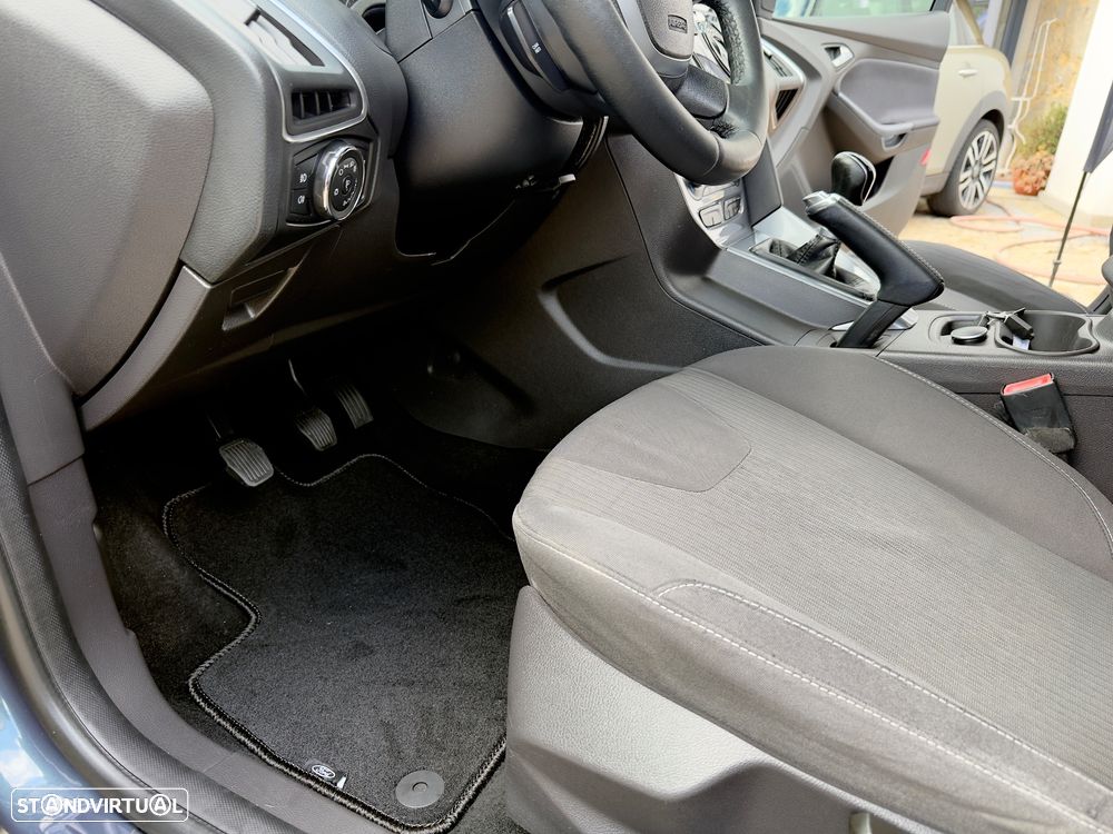 Ford Focus SW 1.6 TDCi Titanium - 38