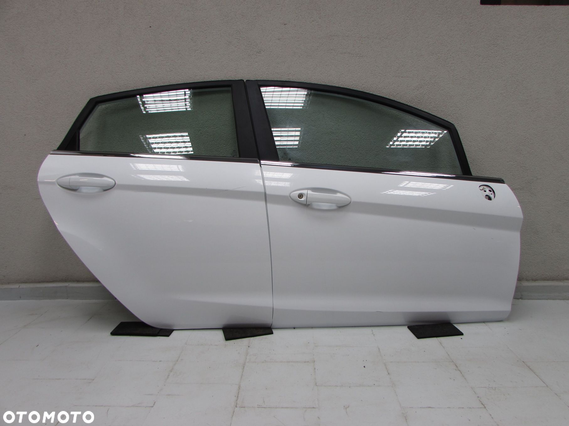FORD FIESTA MK7 VII LIFT 12-17 DRZWI PRZOD PRAWE KPL FROZEN WHITE H7 DO ZALOZENIA - 1