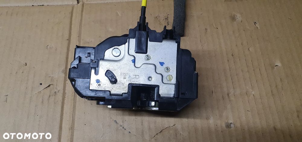 Zamek drzwi prawy tył tylny prawy 3 PIN Nissan Note E11 - 2