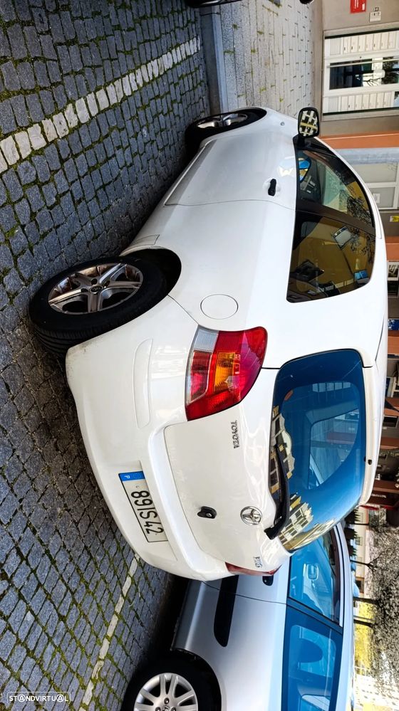 Toyota Yaris - 4