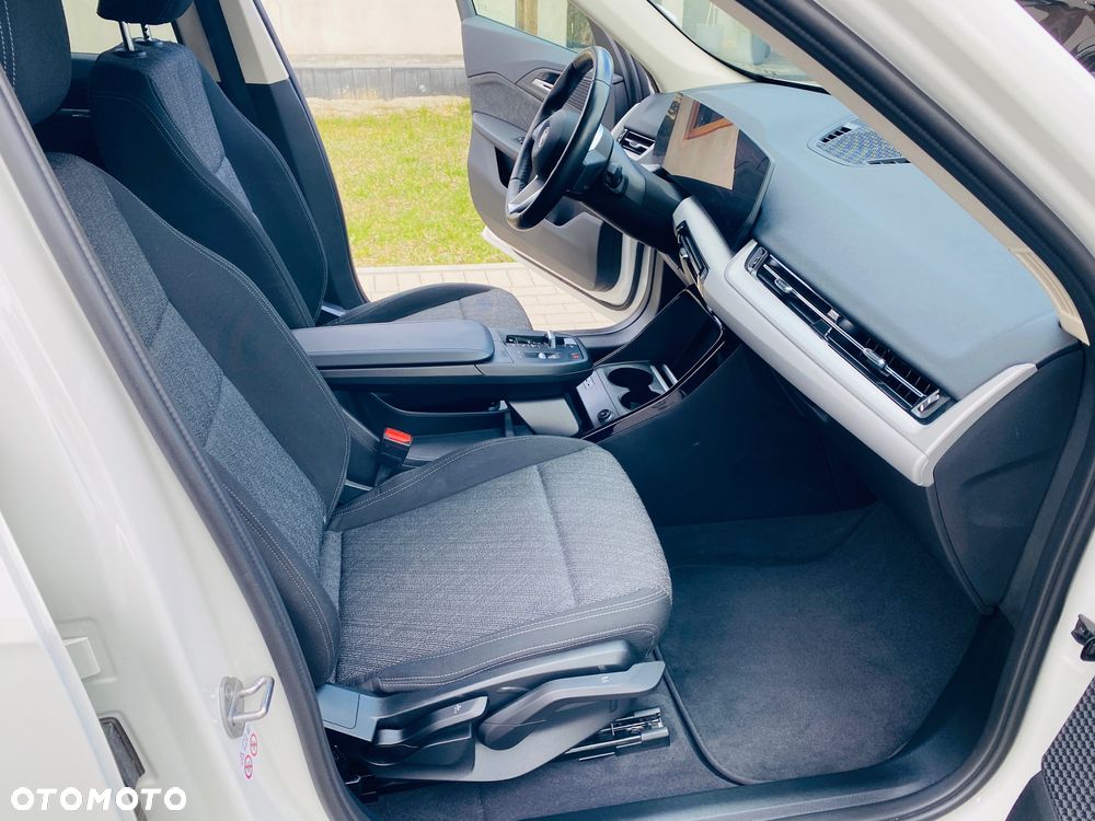 BMW iX1 xDrive30 66.5kWh xLine - 16