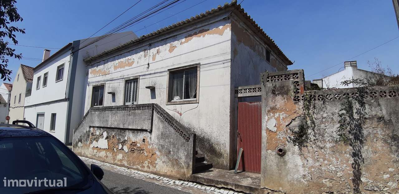 Moradia T3 isolada com jardim e vistas no campo - Grande imagem: 2/10