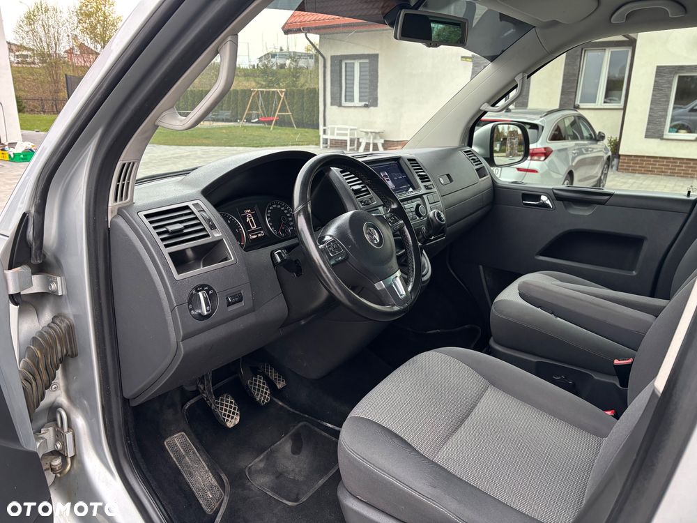 Volkswagen Caravelle - 9