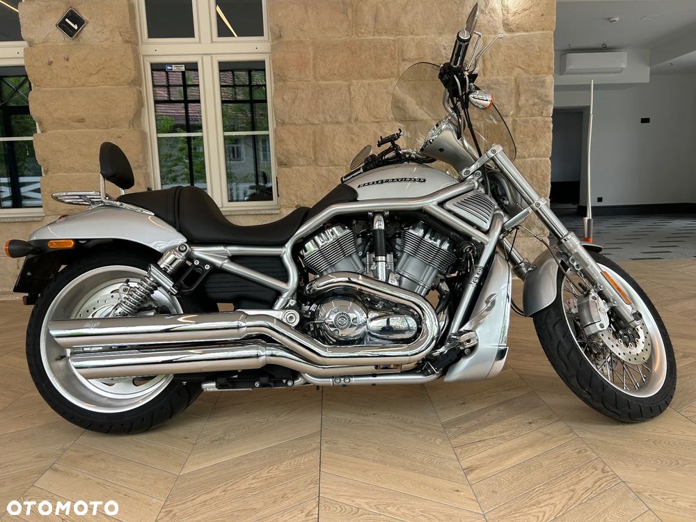 Harley-Davidson V-Rod Street Rod - 1