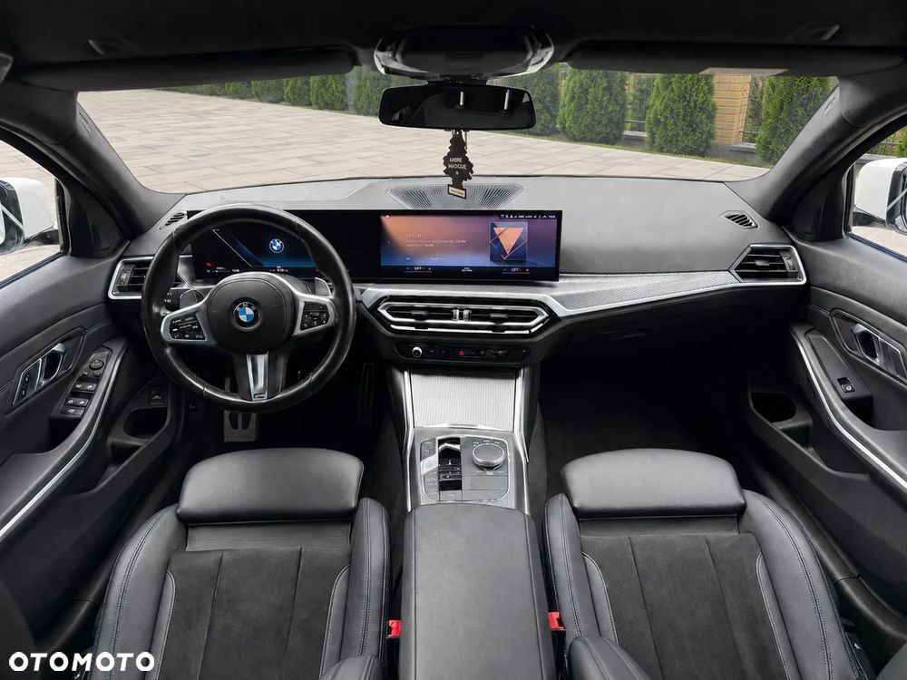 BMW Seria 3 330i M Sport - 14