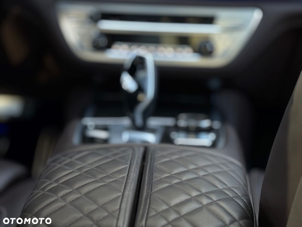 BMW Seria 7 740Ld xDrive sport - 19