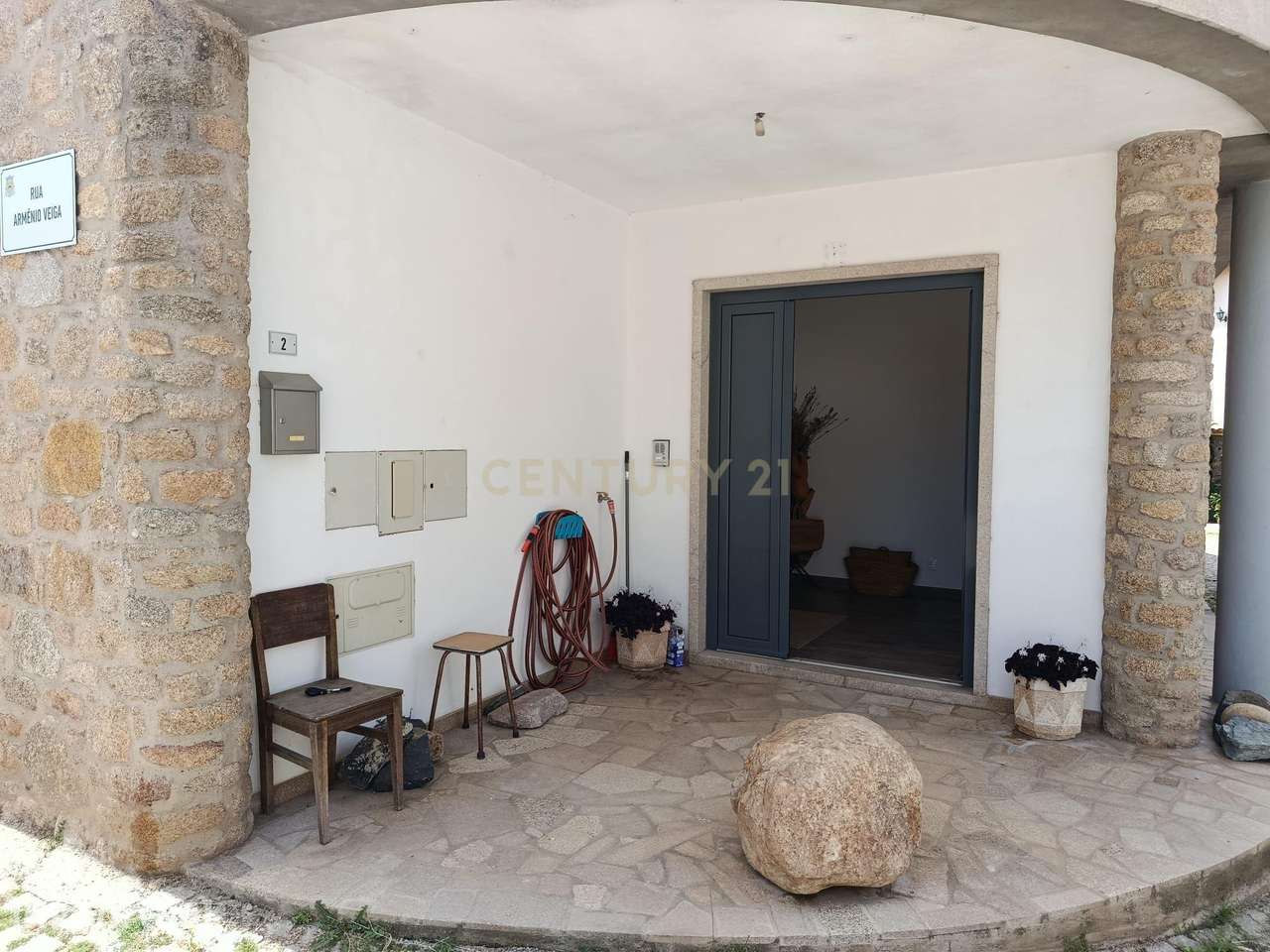 Luxuosa Moradia Renovada em Bragança, 2 Quartos e 3 WC - Grande imagem: 3/36