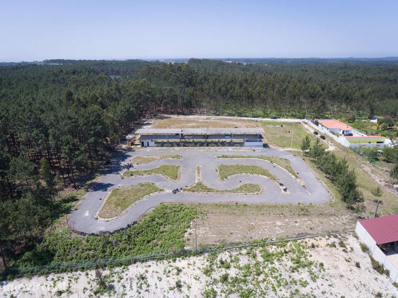 Terreno com 10.000 m2 - Grande imagem: 3/7