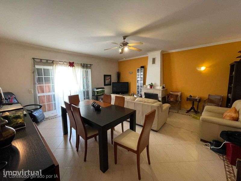 Moradia T3  em Vale de Milhaços, Corroios, com garagem - Grande imagem: 2/12