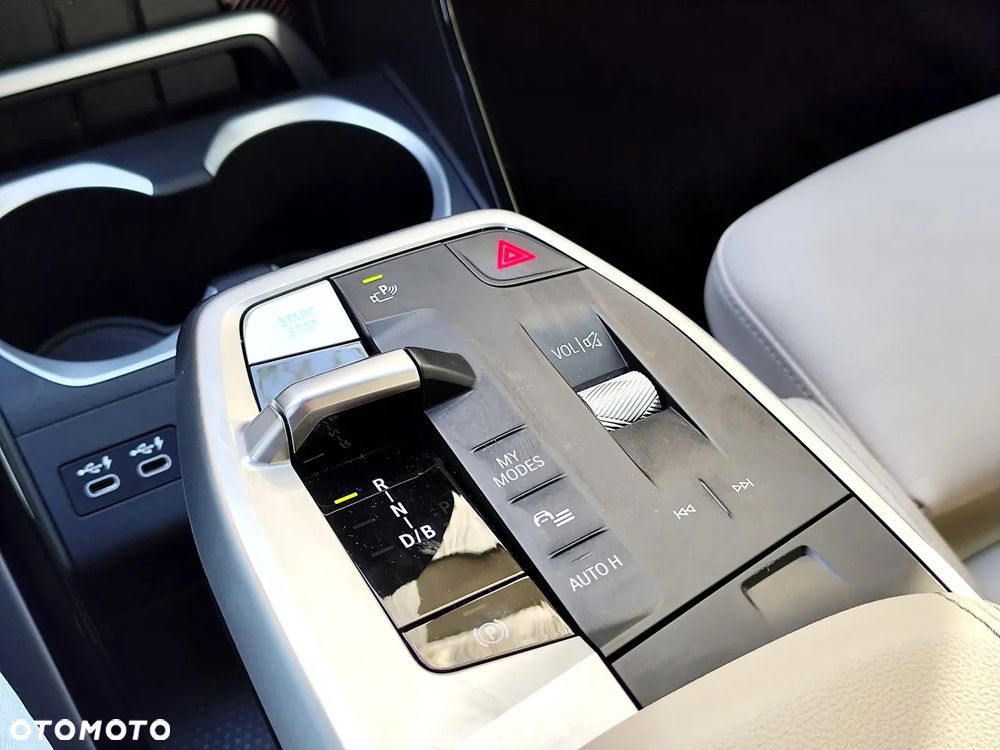BMW iX1 xDrive30 66.5kWh M Sport - 28