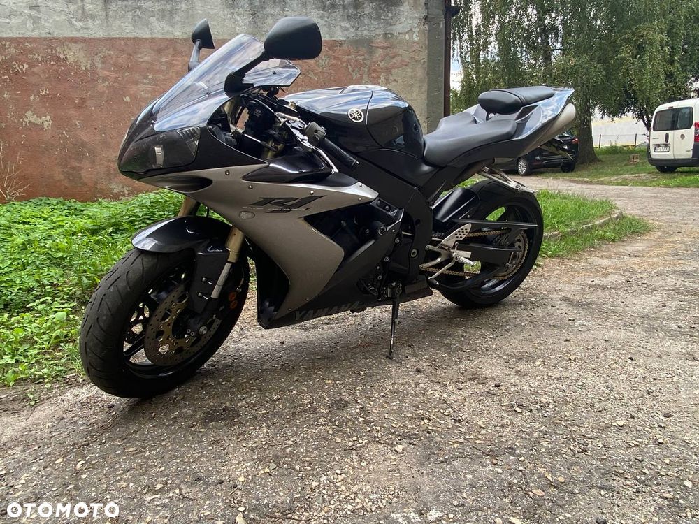 Yamaha R1 - 2