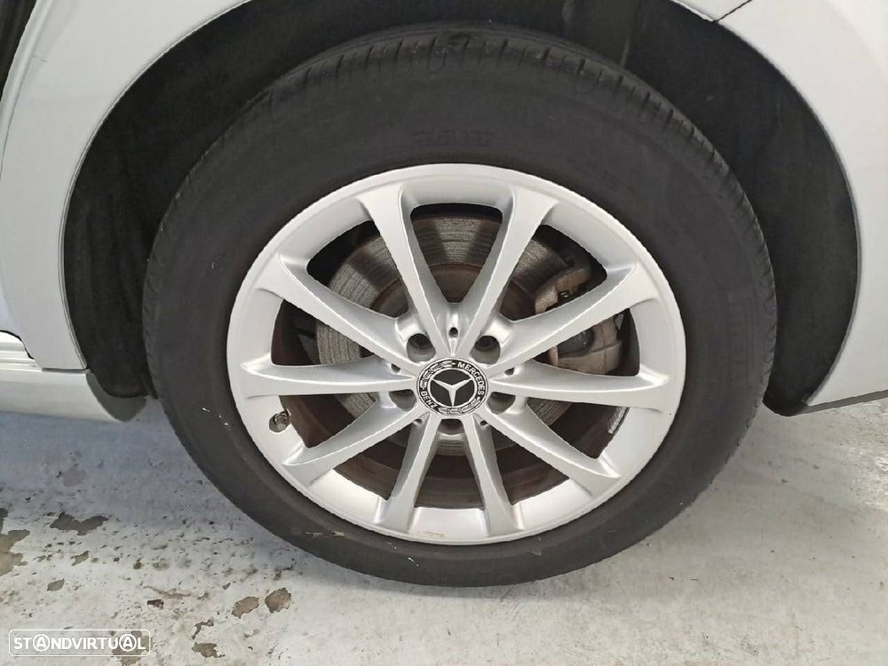 Mercedes-Benz CLA 250 e Shooting Brake AMG Line - 10