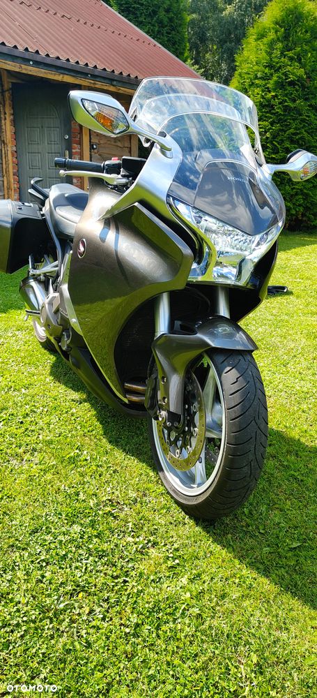 Honda VFR - 16