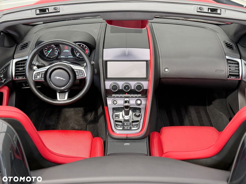 Jaguar F-Type P300 - 17