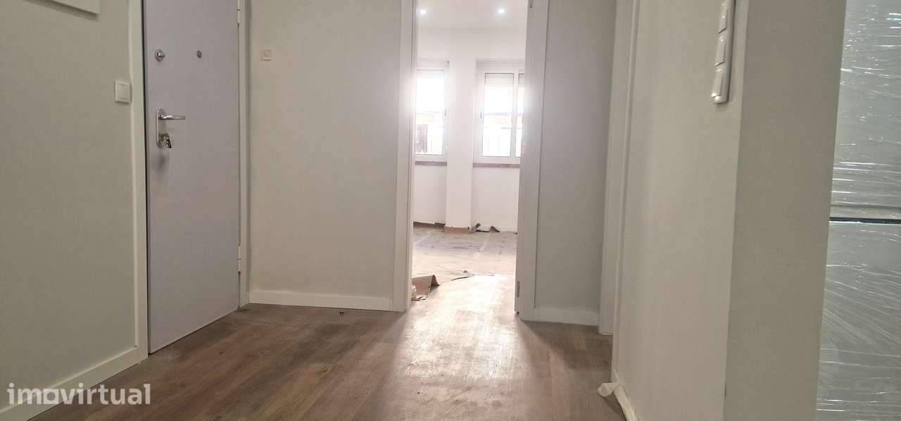 T2+1 Remodelado com Terraço junto às Portas de Benfica e Novo Aldi - Grande imagem: 4/10