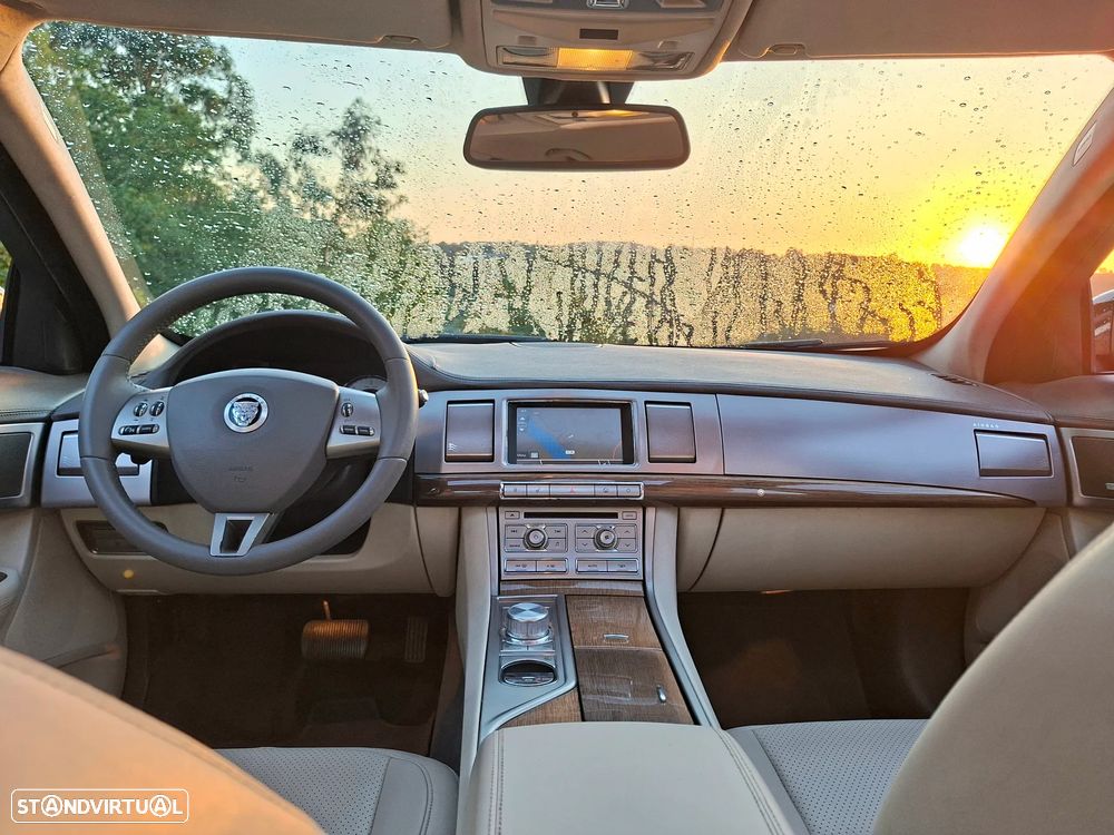 Jaguar XF 2.7 D V6 Premium Luxury - 13