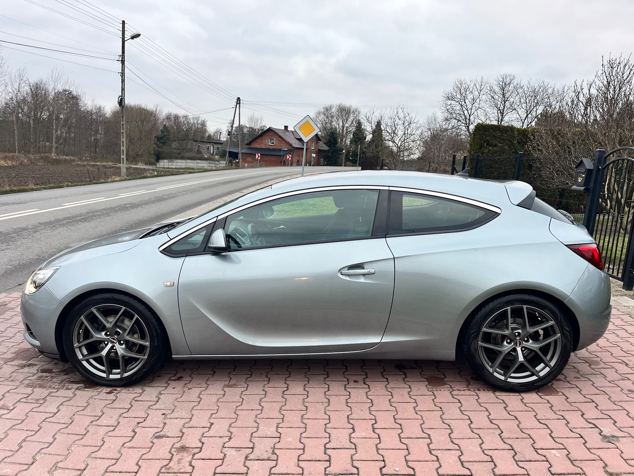 Opel Astra IV GTC 1.4 T Sport S&S EU6 - 7