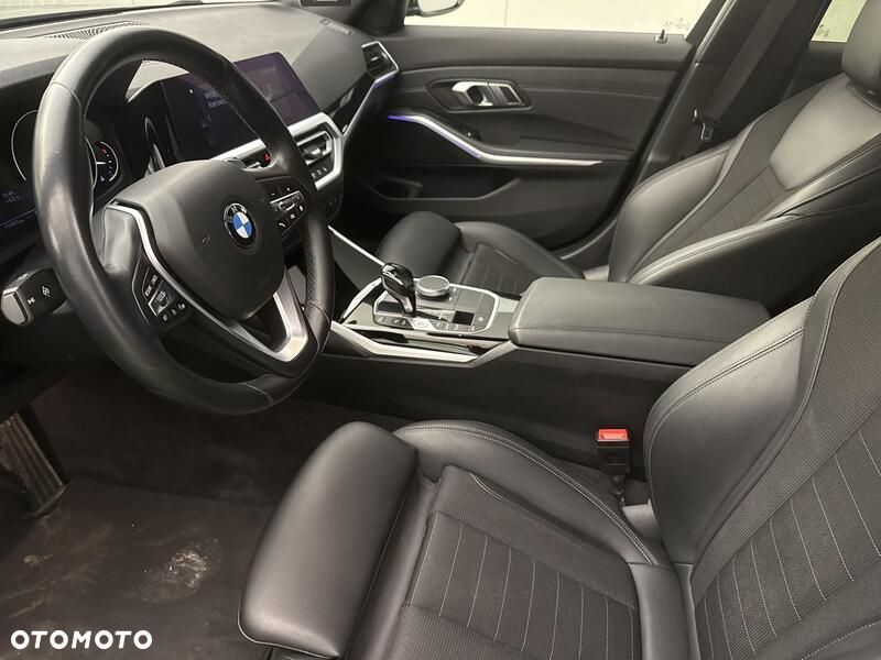 BMW Seria 3 320i xDrive - 11