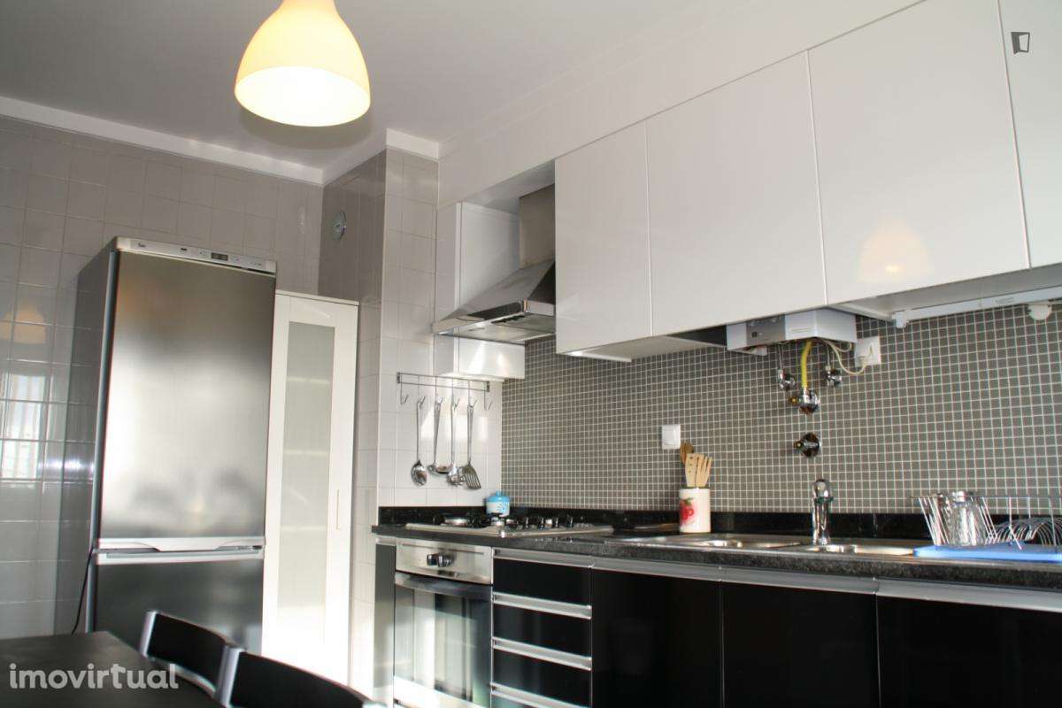 Quarto - localizado em Caparica Lisbon - Grande imagem: 4/21