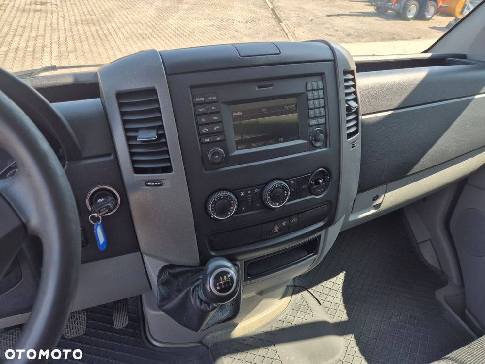 Mercedes-Benz Sprinter 316 CDi / KONTENER / NAJWIĘKSZY / PNEUMATYKA TYŁ / WINDA 750KG NA PILOT / BEZWYPADKOWY / SERWISOWANY / KLIMATYZACJA / KAMERA COFANIA / EURO 5 - 31