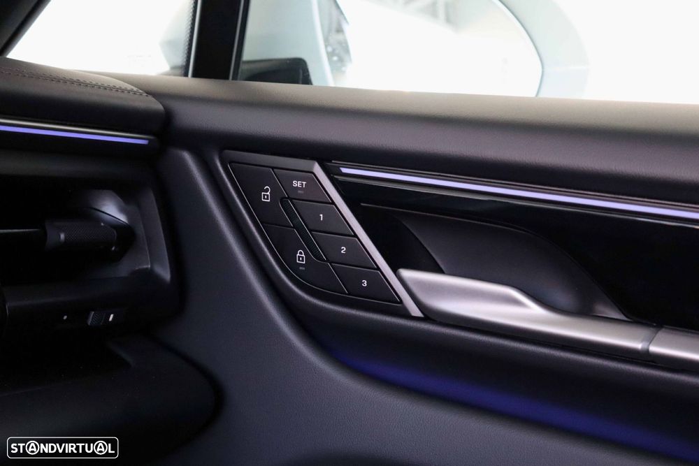 Porsche Macan Electric 4 - 33