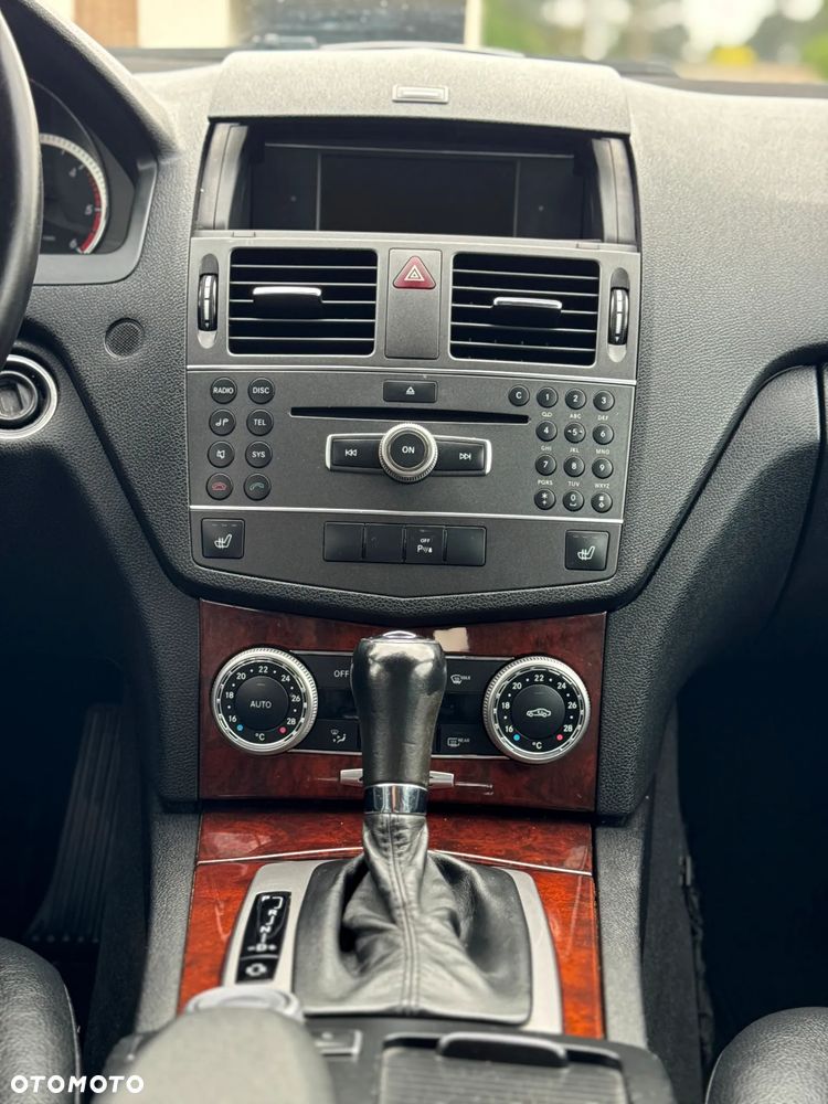 Mercedes-Benz Klasa C 250 CDI DPF 4Matic 7G-TRONIC BlueEFFICIENCY Elegance - 35