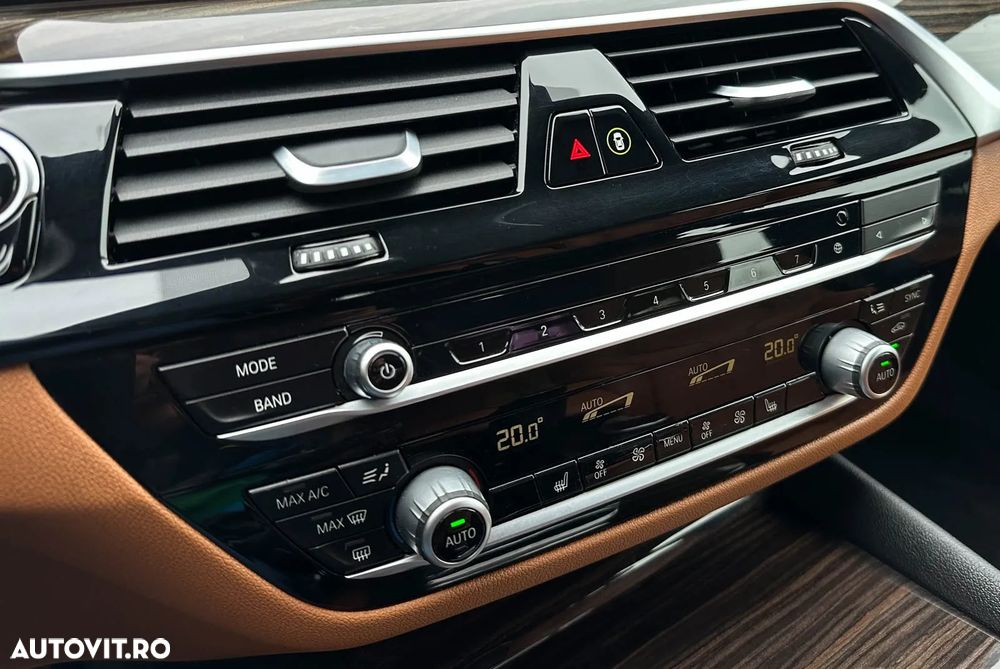 BMW Seria 5 530i xDrive AT - 11